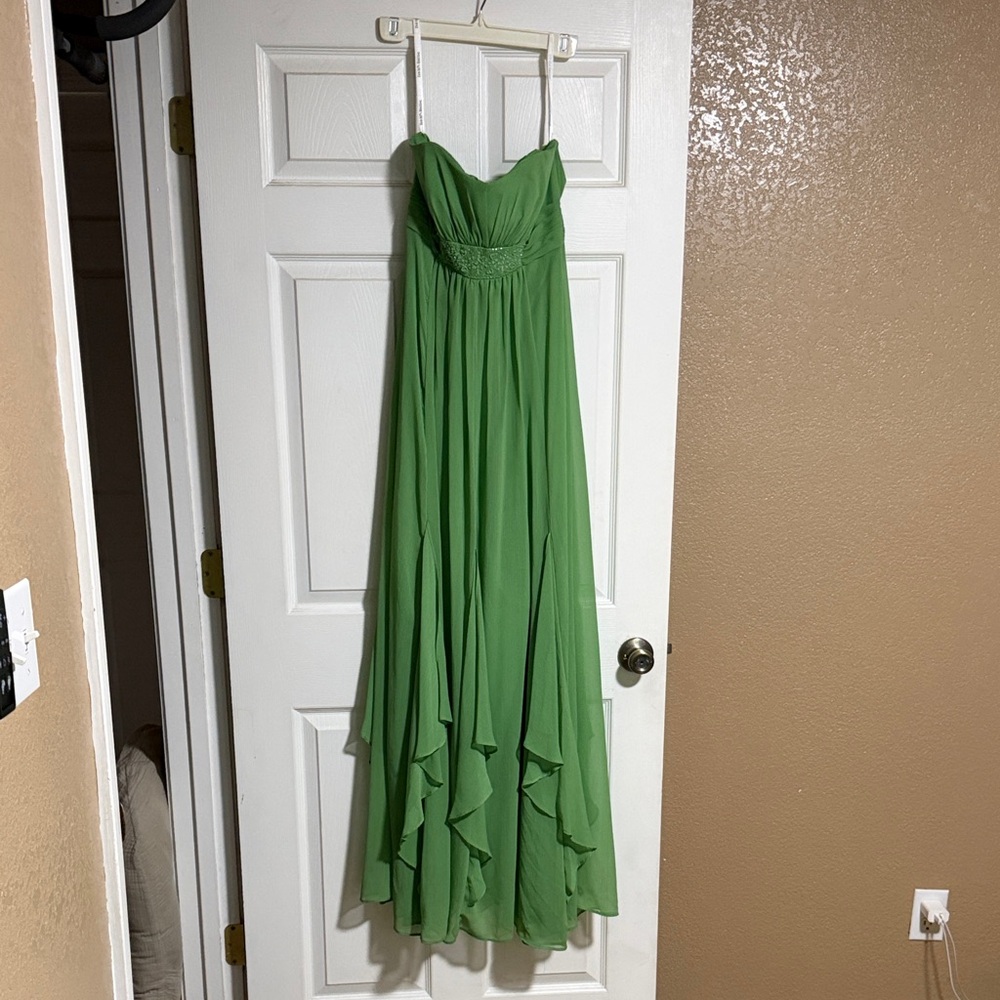 David’s Bridal Elegant Green Strapless Dress Prom Homecoming Dress size 6